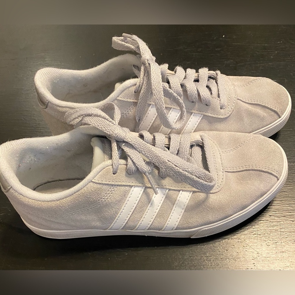 Adidas shoes Neo Women’s Courtset Size 7 Gray Suede Low Great Condition